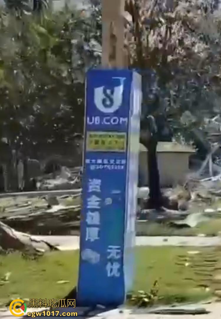 柬埔寨KK园区被血洗清剿!内部实拍曝光:牢笼、血迹、遗留手机触目惊心!-5