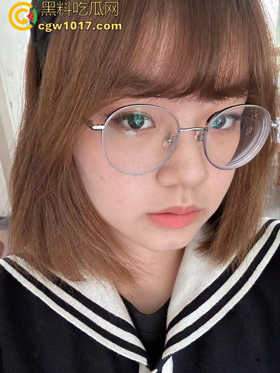 楼道无套爆操极品馒头逼表妹!母狗主动掰穴求内射,满穴的浓精顺着腿流一地-1