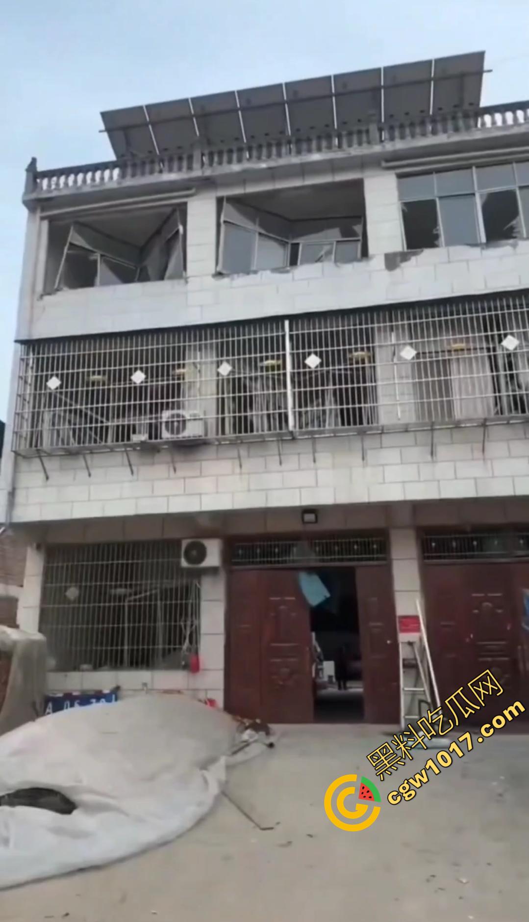 安徽亳州赵桥乡爆炸惨案只因为村名非法烟花销毁失控造成!卢天庙小学附近的建筑坍塌受损不一 造成4人重伤!-7
