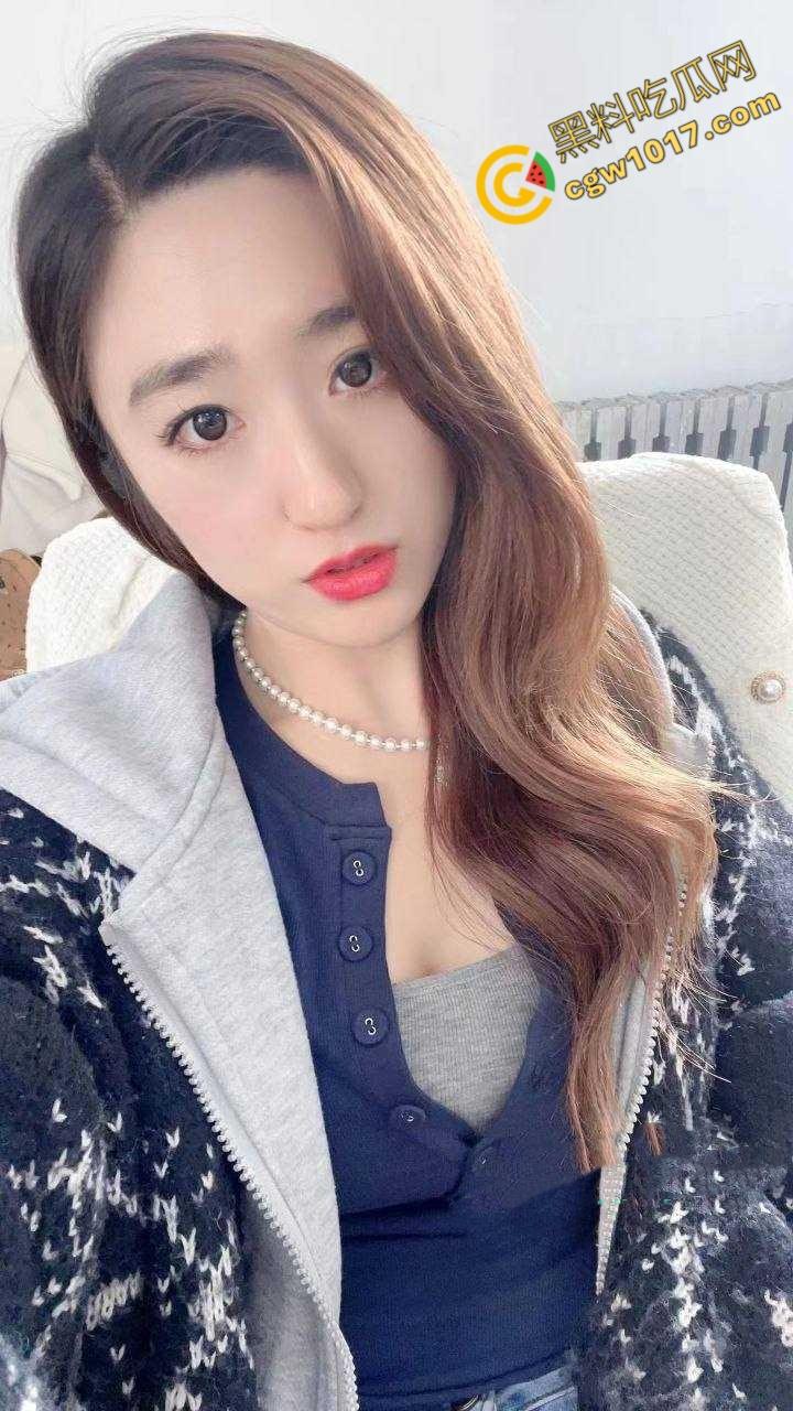 沈阳豪乳少妇【邓佳蕾】的淫荡诱惑：3P狂欢，狗绊式狂操，汁水四溅，欲仙欲死，疯狂放纵！-9