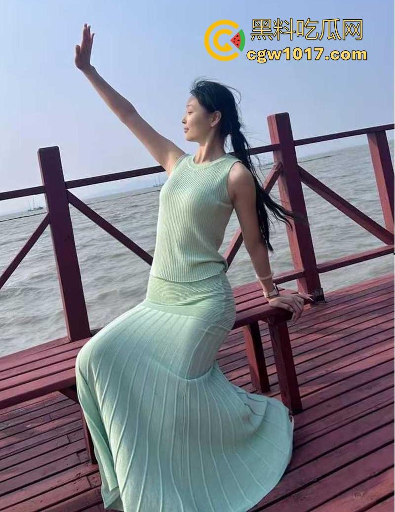 广东海洋大学极品24级系花【李晓芸】不雅视频遭前男友曝光，极品模特身材，各种蹶臀挨操，扶墙猛插淫荡的一批！-3