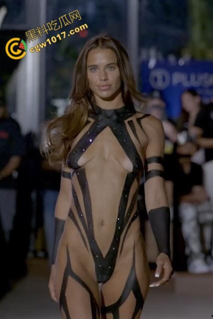 2025迈阿密泳装周【Farnello】胶带秀零布料全裸勾魂,金发超模乳臀春光乍泄,私处若隐若现,欲望炸裂T台!-5