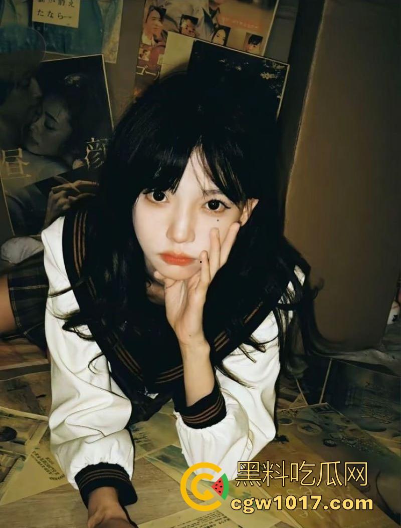 抖音高颜值网红【不要乱倒垃圾】早期私密视频曝光，极品尤物露脸深情口交深喉， 高清无码甜妹人设崩塌！-3