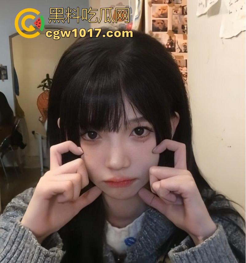 抖音高颜值网红【不要乱倒垃圾】早期私密视频曝光，极品尤物露脸深情口交深喉， 高清无码甜妹人设崩塌！-6