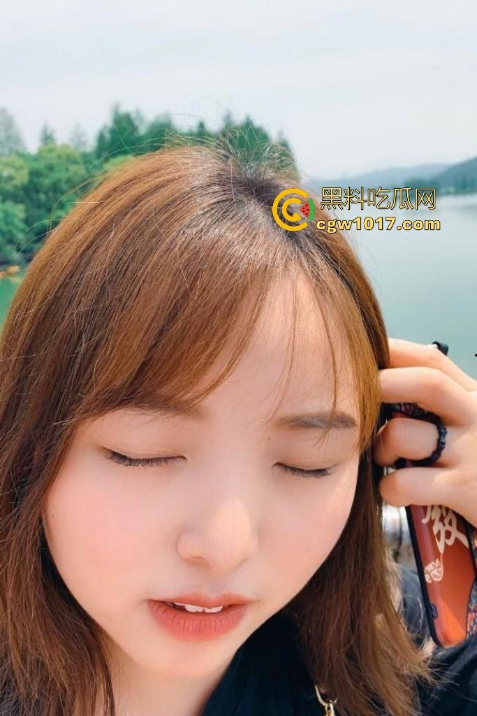 云南昆明水利局大奶【詹芳媛】,工作压力大找小鲜肉,被操到鸟叫声酥麻,不愧是水利局的,B里的水真多!-1