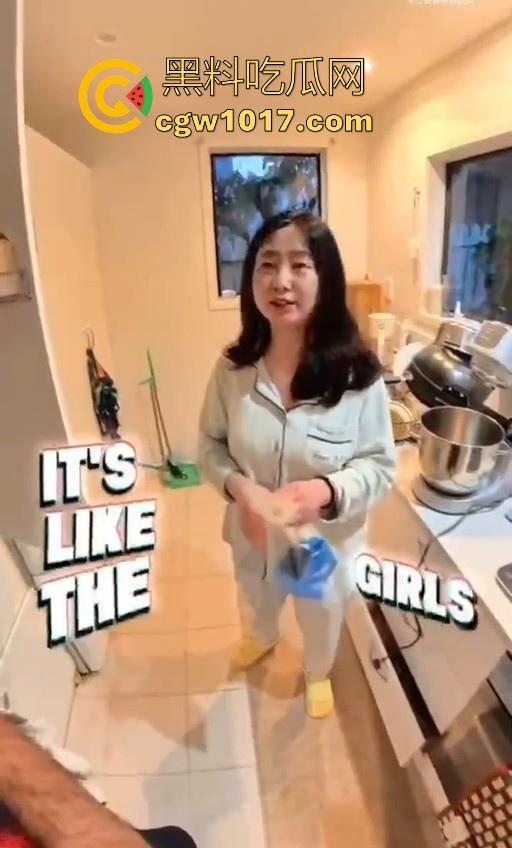 黑人时代已经过去,现在印度人才是顶流!中国妻子贴心呵护印度老公,连爸妈也带回到中国,巴西牛排变异啦!-1