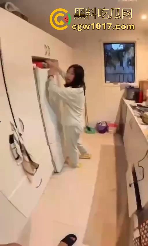 黑人时代已经过去,现在印度人才是顶流!中国妻子贴心呵护印度老公,连爸妈也带回到中国,巴西牛排变异啦!-2