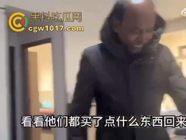 黑人时代已经过去,现在印度人才是顶流!中国妻子贴心呵护印度老公,连爸妈也带回到中国,巴西牛排变异啦!-8
