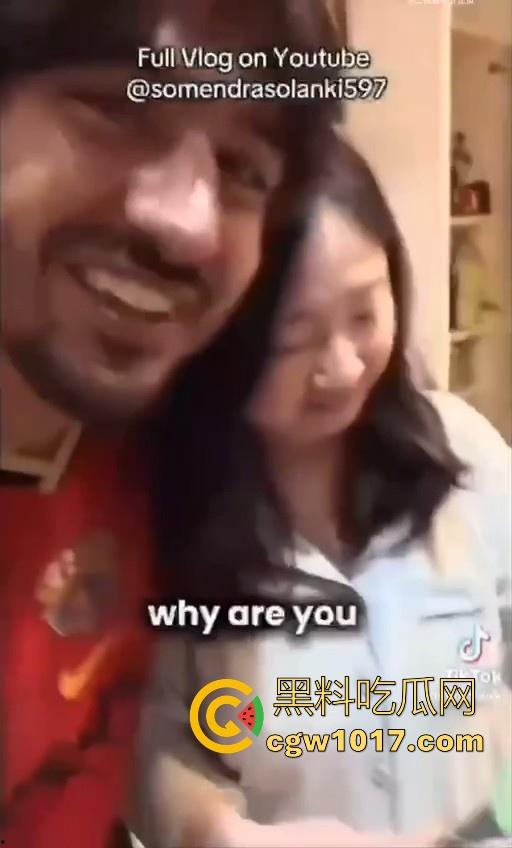 黑人时代已经过去,现在印度人才是顶流!中国妻子贴心呵护印度老公,连爸妈也带回到中国,巴西牛排变异啦!-6