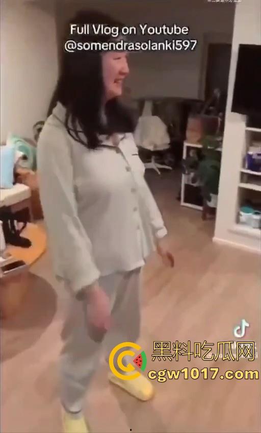 黑人时代已经过去,现在印度人才是顶流!中国妻子贴心呵护印度老公,连爸妈也带回到中国,巴西牛排变异啦!-7