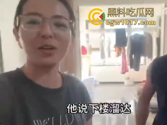 黑人时代已经过去,现在印度人才是顶流!中国妻子贴心呵护印度老公,连爸妈也带回到中国,巴西牛排变异啦!-9