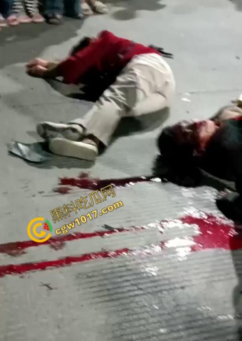 普宁市血腥车祸现场曝光!摩托车被撞飞,车主血流一地,惨不忍睹,幸存者惨叫声撕心裂肺,围观者目无法直视!-4