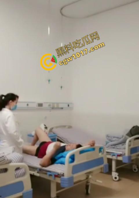 武山人民医院女医生与患者的性爱曝光:火辣医生醉情病房,丰满乳房激昂插穴!淫荡女医一夜爆火,丰乳肥臀成网络焦点!-3