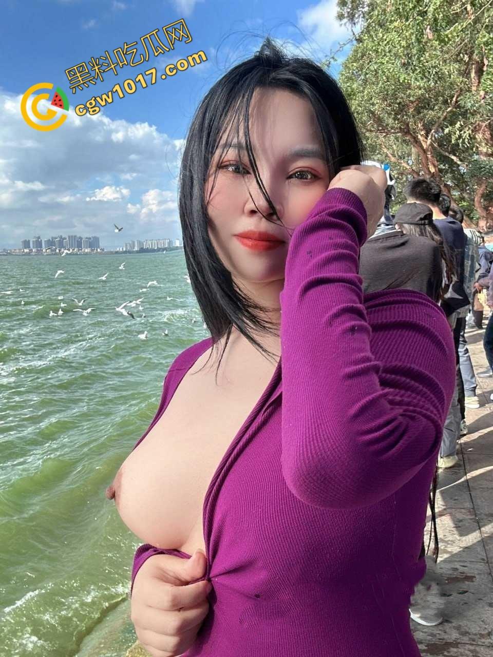 湖南爆乳美人户外大胆露奶，火辣身材勾魂摄魄，绿帽老公疯狂拍下春光无限，骚穴淫声连连，男人看了一定哈喇子狂流！-3