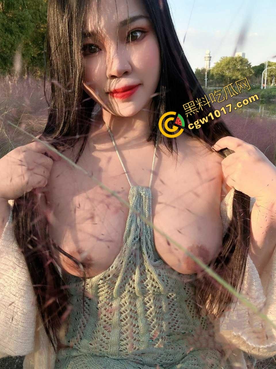 湖南爆乳美人户外大胆露奶，火辣身材勾魂摄魄，绿帽老公疯狂拍下春光无限，骚穴淫声连连，男人看了一定哈喇子狂流！-7