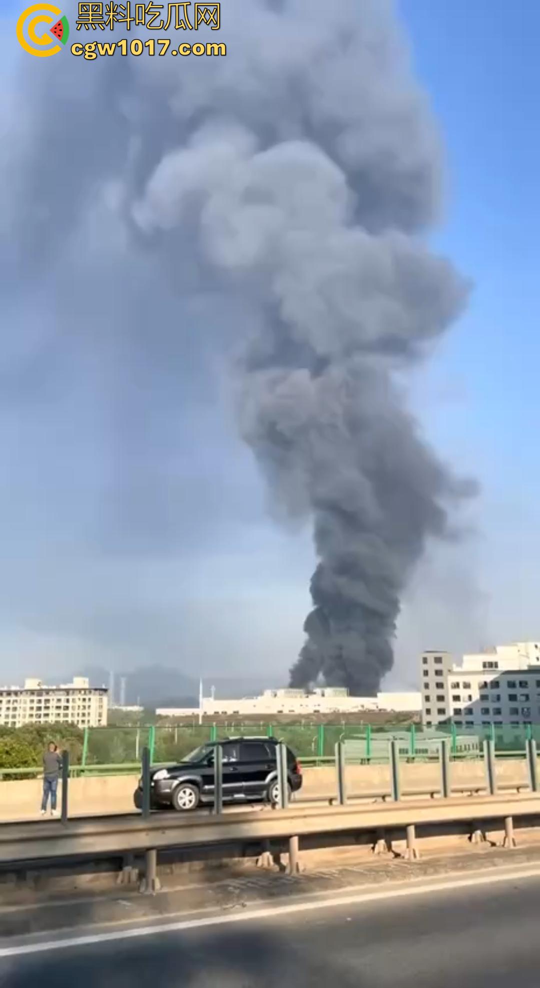 义乌光伏巨头正泰新能厂突发大火 赤岸镇浓烟冲天 全市消防出动几十车救火 全城围观!-1