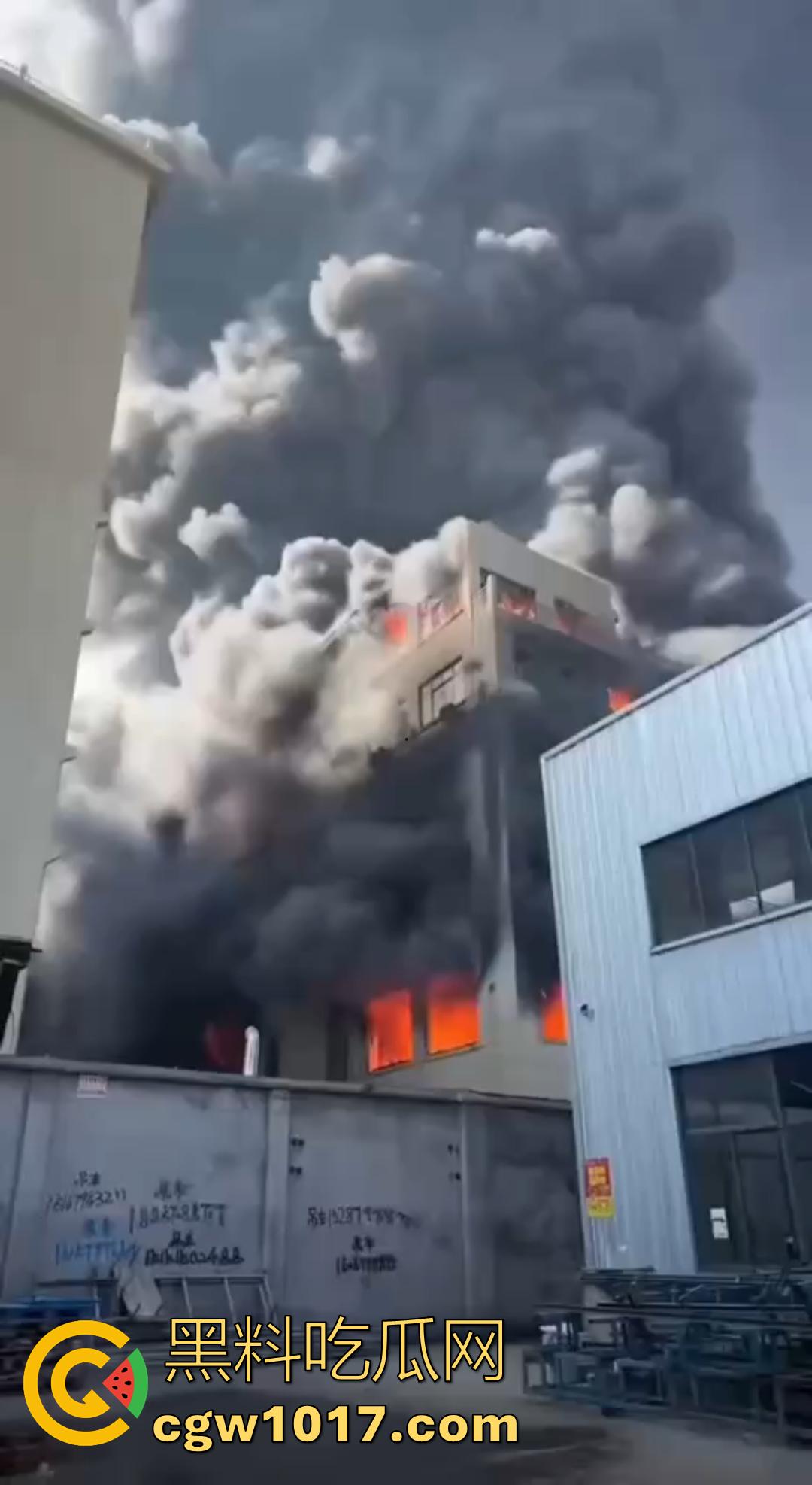 义乌光伏巨头正泰新能厂突发大火 赤岸镇浓烟冲天 全市消防出动几十车救火 全城围观！-4