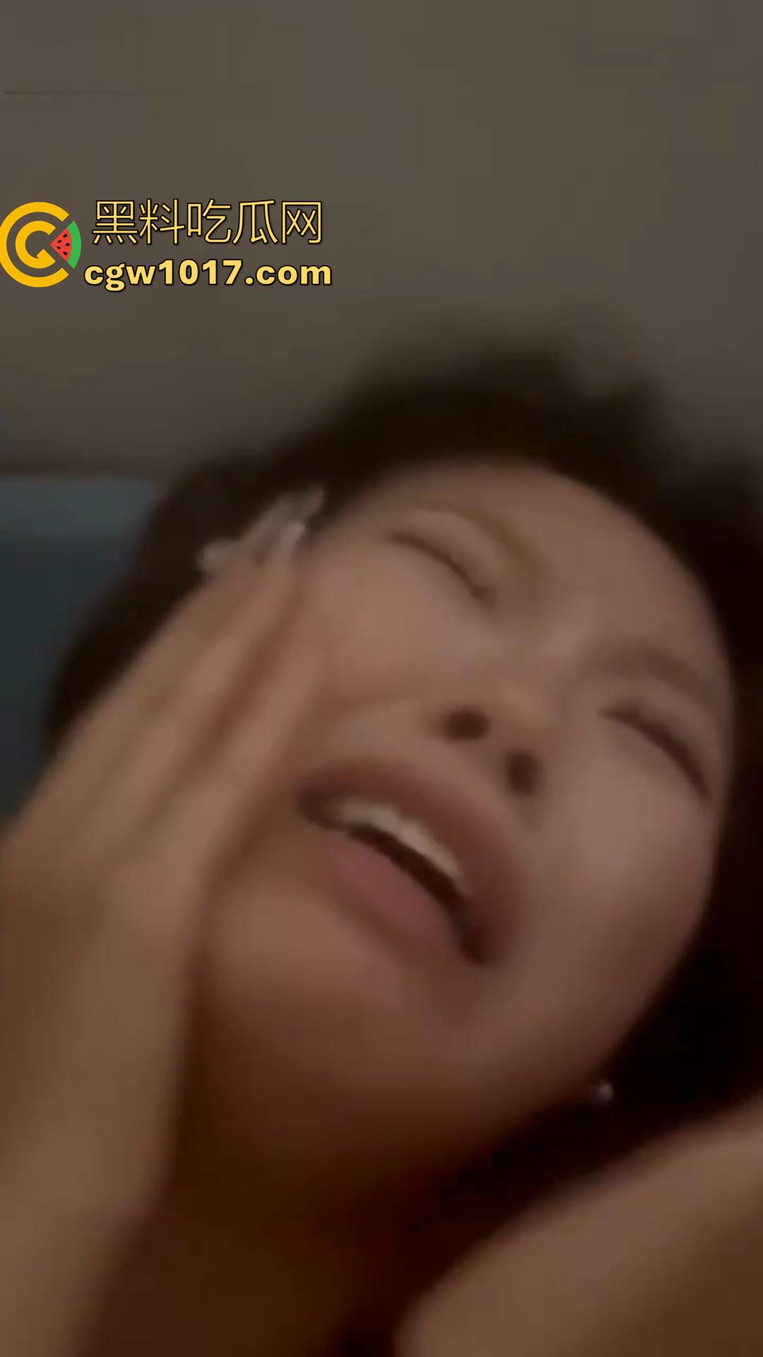 极品嫩妹性爱视频流出!男友做爱时掐脖子扇脸 直接暴力调教, 嫩妹一边被打一边被操 直接哭着说不做了要分手!-6