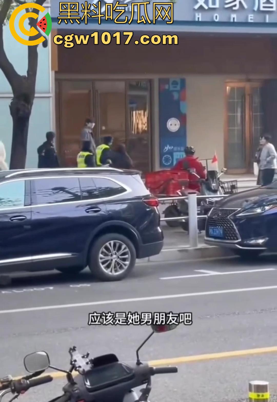 大型捉奸现场视频曝光 女友谎称跟朋友吃饭 实则出去酒店开房上钟 男友捉奸当场报警有人卖淫大义灭亲!-6