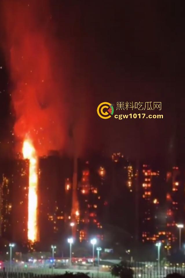 11月26日香港大埔宏福苑五级大火,维修外墙竹架起火不阻燃材料猛烧7栋31层大楼,要不是材料劣质能起火吗?-5