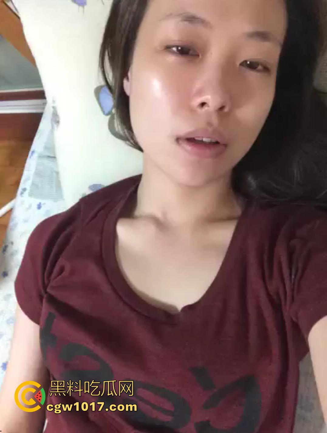 已婚饥渴少妇偷情被实锤!炮友拍下视频后泄密流出,表情饥渴 被后入时的叫声让人听了鸡儿梆硬,欲望这么强难怪会出轨!-3