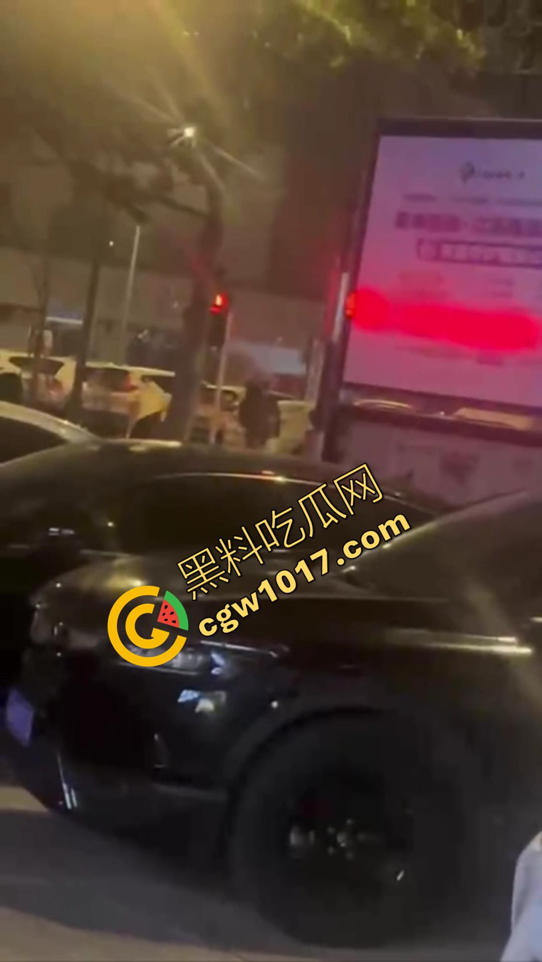 江苏连云港新浦中学街头惨案 17岁少女带着社会青年砍死父母!居然只是因为女孩要钱父母未给!-5