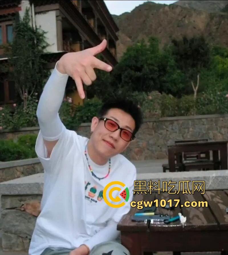 抖音百万级网红 老白不喝酒 被曝拒付3000陪滑费 女主发文控诉 身份却被实锤为外围女 完整版!-7