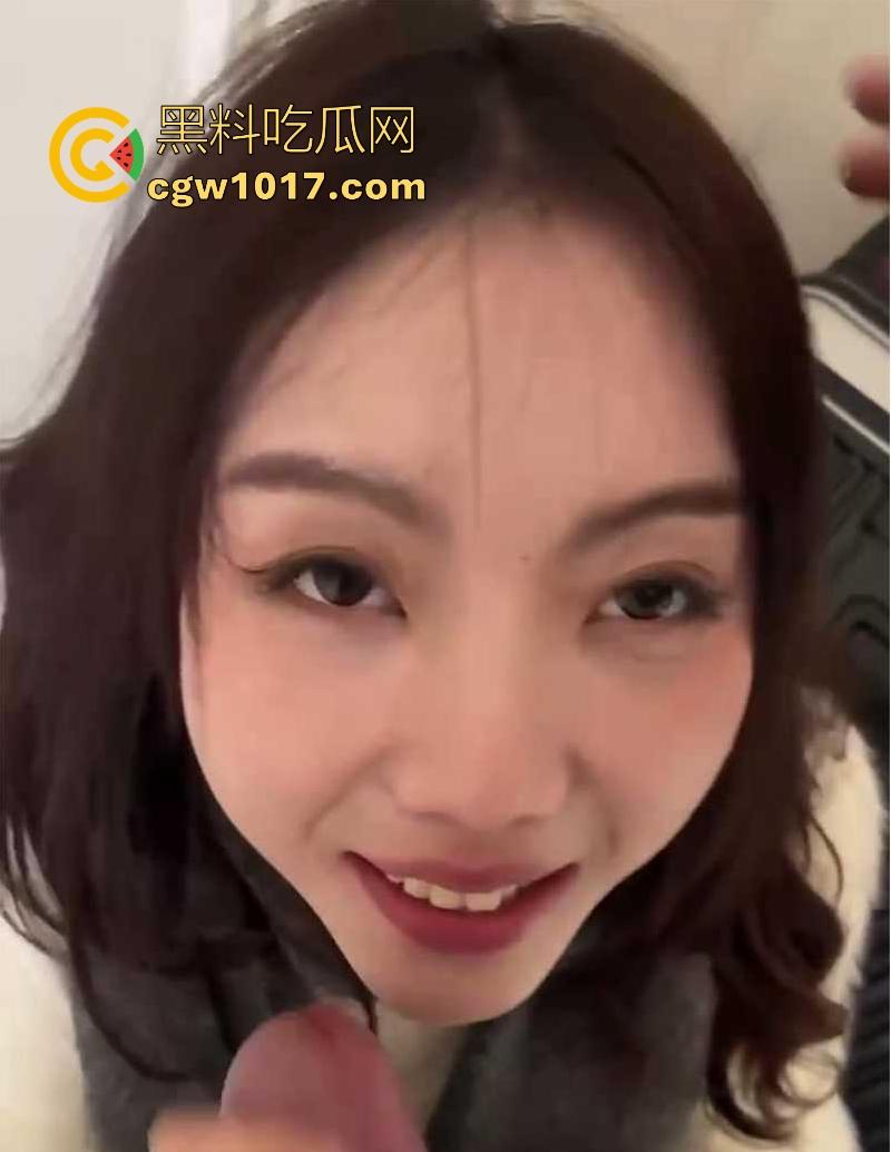 约炮山西大学舞蹈系【刘雯慧】随时随地嘴里都要塞根鸡巴的骚逼,自称水多无套党,这骚劲儿隔着屏幕都能熏着!-9