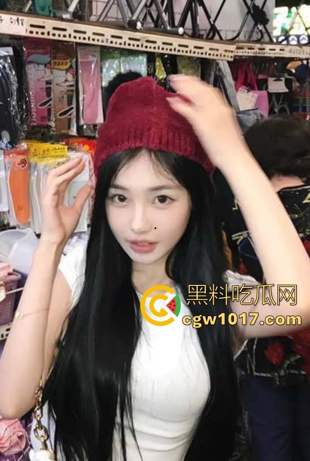 客厅大战骚逼姐姐，从抗拒到服从，虽然嘴上说着不要身体确很诚实，淫水早已泛滥，无套内射狠狠满足！-2