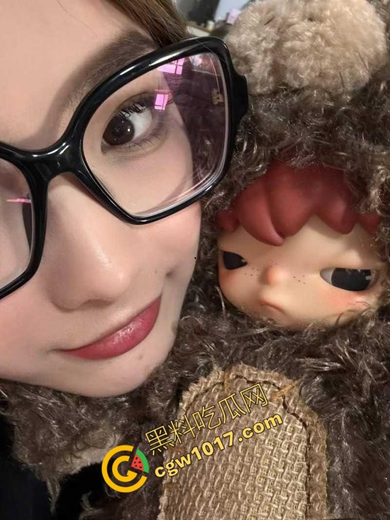 陕西西安大学极品校花【吴墨晗】:高冷御姐私下拜金狂热,情趣装备齐全,价格低廉成包养圈真正的泄欲女王!-1