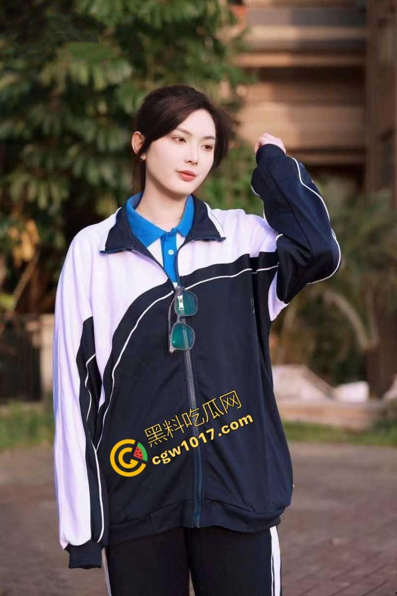 陕西西安大学极品校花【吴墨晗】:高冷御姐私下拜金狂热,情趣装备齐全,价格低廉成包养圈真正的泄欲女王!-2