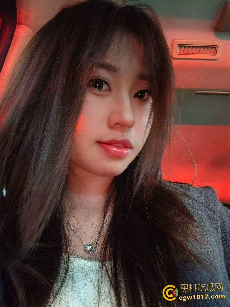 沈阳小母狗【李思琴】,与炮友约炮偷情,户外露出激情十足,深喉口交挑逗不断,粉嫩白虎被无套爆操 !-1