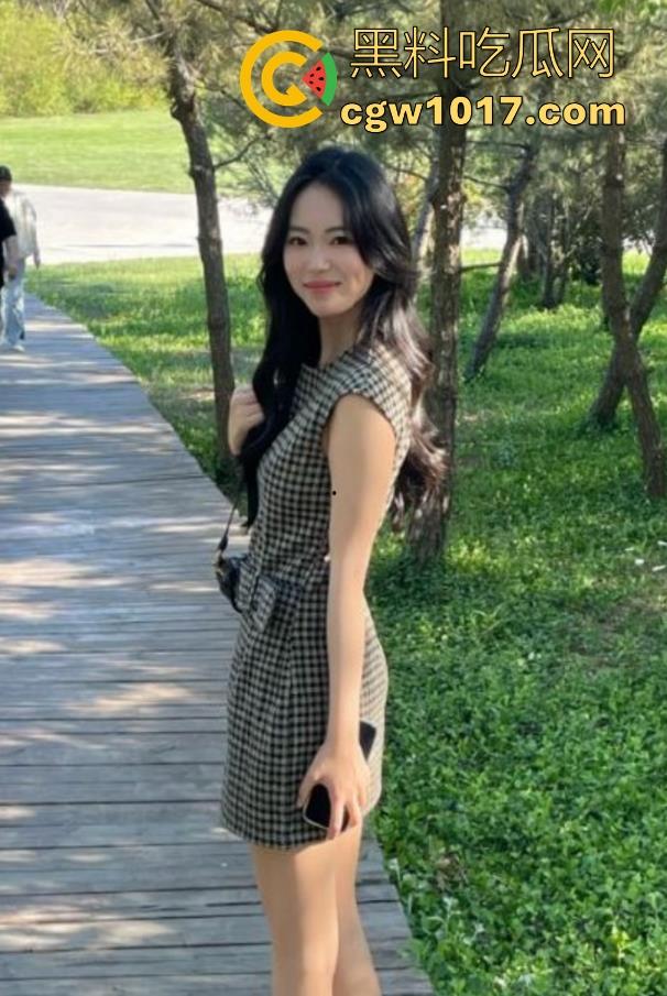 酒店开房庆祝小姨子生日，换上极品女仆装开始狂欢，化身无情打桩机花式无套猛插，只为满足小姨子的胃口！-1