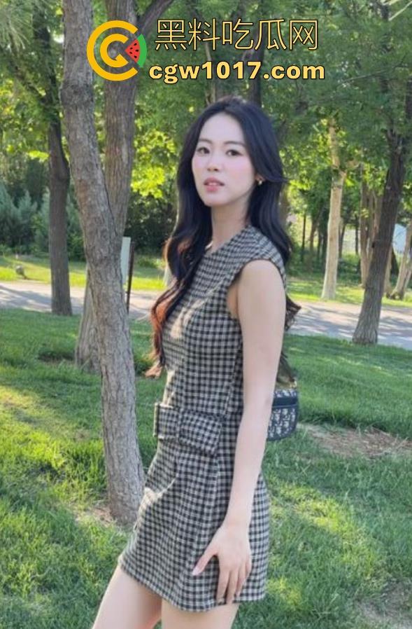 酒店开房庆祝小姨子生日，换上极品女仆装开始狂欢，化身无情打桩机花式无套猛插，只为满足小姨子的胃口！-2