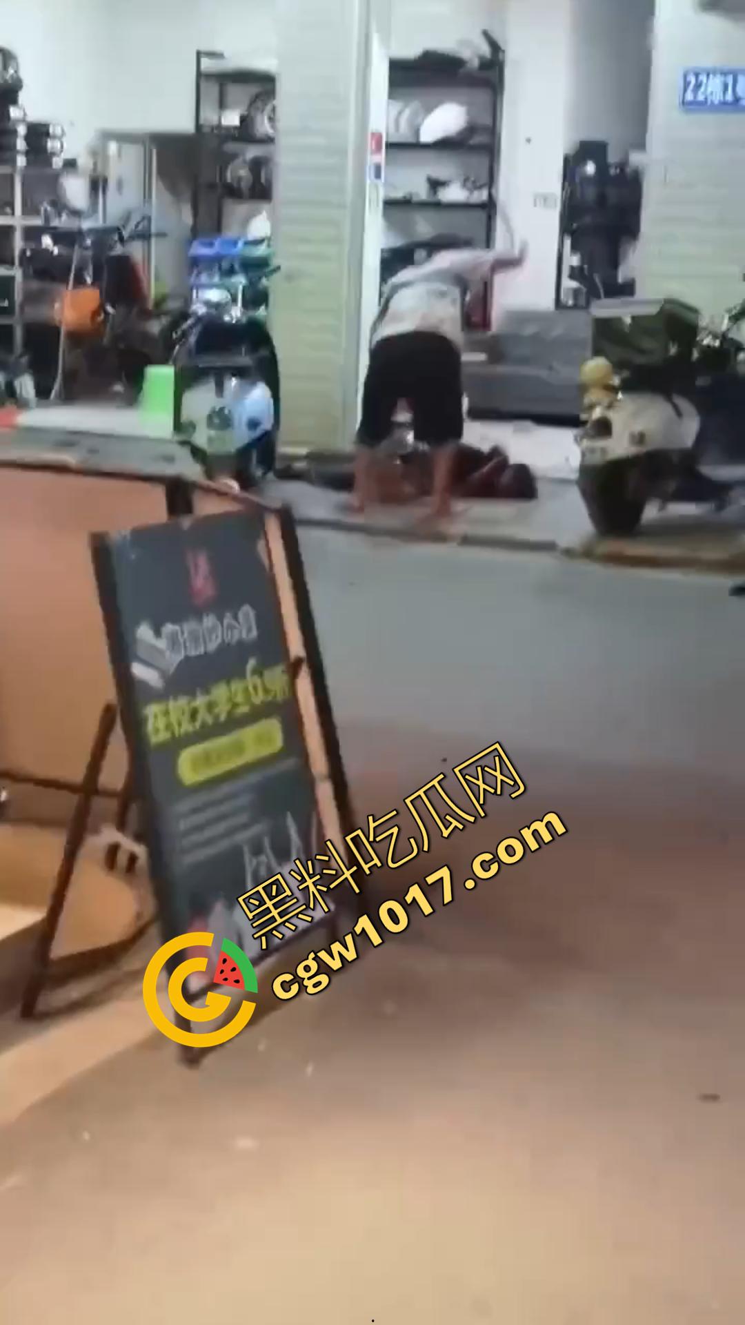 广西南宁骇人惨案！外卖骑手与商家发生口角 被其持刀疯砍当场死亡 现场血流成河毛骨悚然！-2