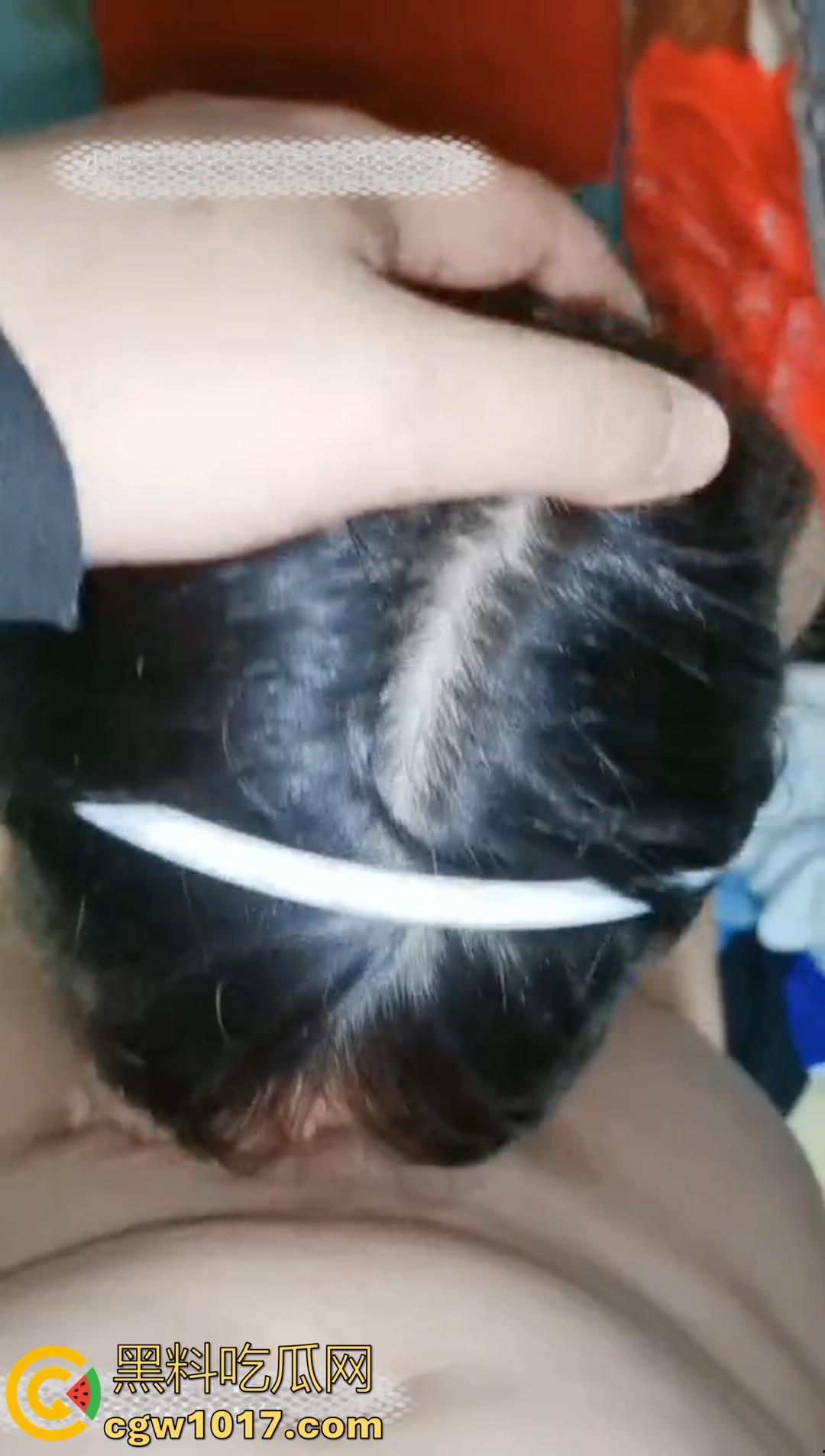 黄色主播花天价真实破处!高中巨乳妹子被开苞,插进去血流整个鸡巴上都是 妹子嗷嗷喊疼!-5