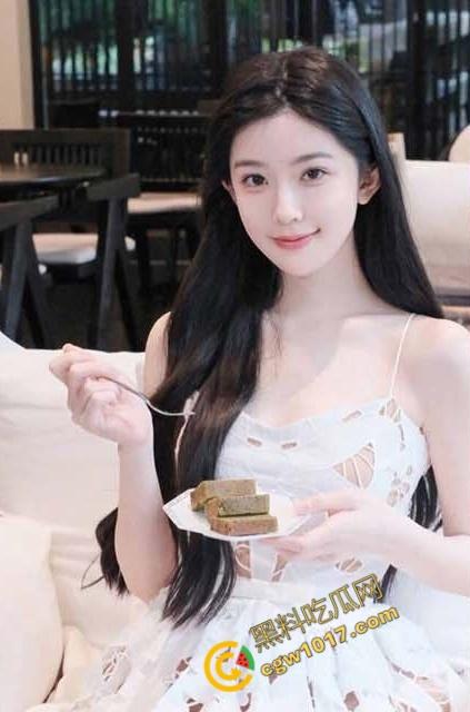 巨乳小姨偷情现场邂逅,猛烈口穴服侍侄子! 线下温柔贤惠,线上欲死欲仙,吃瓜群众爆炸观战!-1