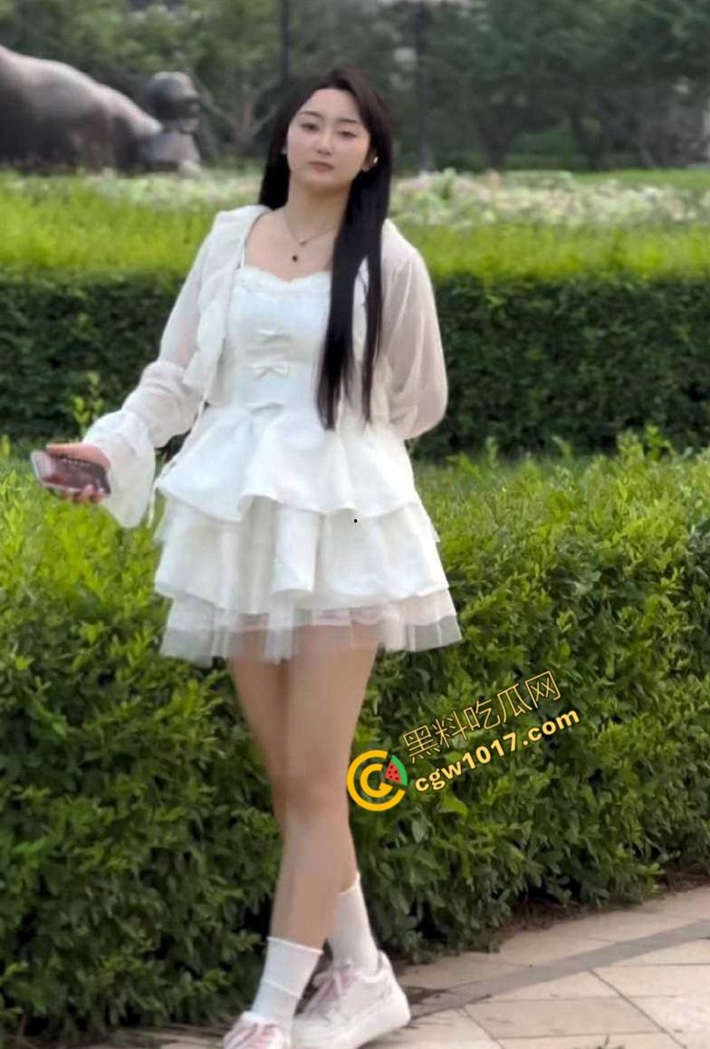 快手千万粉网红【老狗】惊爆丑闻:婚内出轨乱搞、KTV淫乱黑料满天飞!与爱徒【孙佳昕】狂欢,前妻直播爆猛料,裸露内幕掀波澜!-12