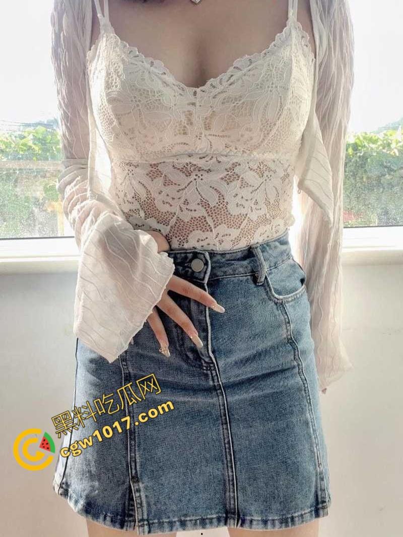 邯郸清纯少女【沈悦丽】不雅视频震惊四座!跪地口交,母狗骚态百出,微信自曝“公共母狗”,求更多男人轮流蹂躏!-1