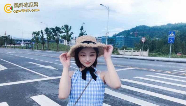 海南大学学妹【赵静怡】,被金主包养视频流出,穿着连体黑丝被金主按住头操嘴,极品翘臀后入打桩猛草 !-1