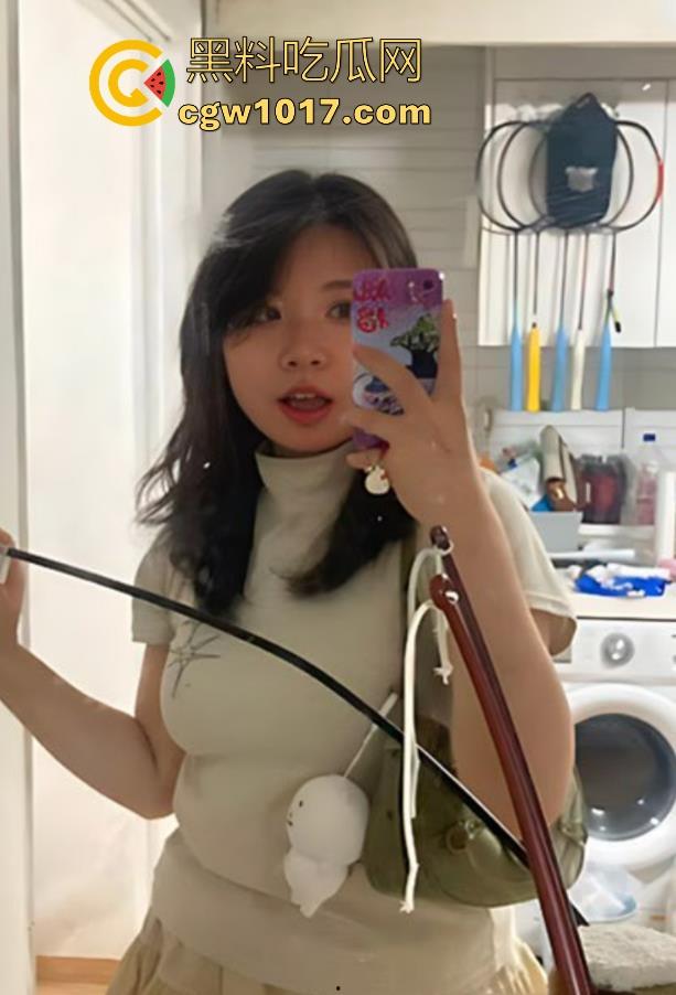 河北反差幼师【李小梦】人民好教师，白天讲课，晚上辅导大学生，微坦身材翘臀圆润，露脸深喉舔屌上位骑乘！-1