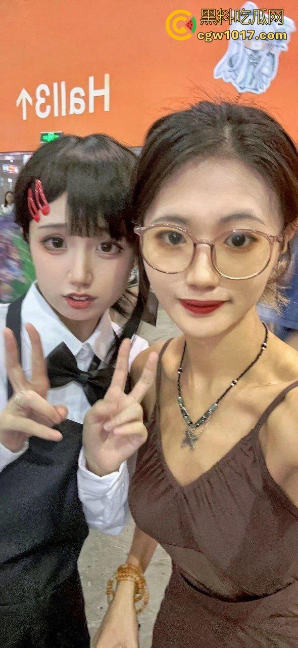 百万粉丝的【strangewomandcl】人妻反差婊彻底社死!付费群露脸被操到喷水,精液从逼里流一地!-2