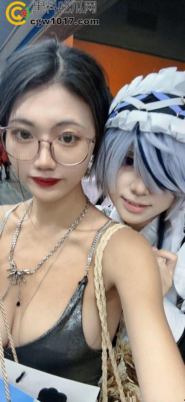 百万粉丝的【strangewomandcl】人妻反差婊彻底社死!付费群露脸被操到喷水,精液从逼里流一地!-3