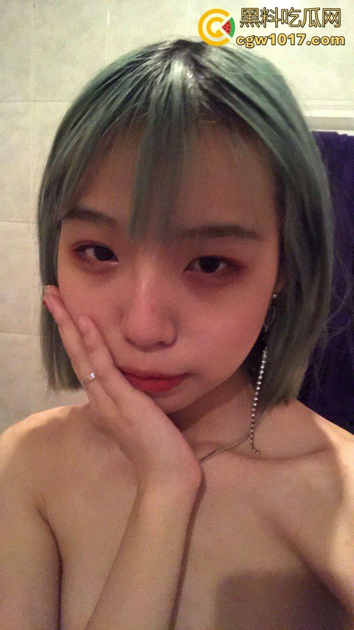 极品精神小妹被黄毛男友怂恿带狗链做爱 表演深喉吞精!虽是少女却已经乳头微黑!-1