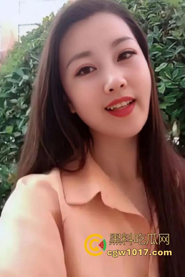 淫荡嫂子喊我过去帮她疏通下水道，傻傻的拿着工具过去准备维修，没想到是嫂子的下水道堵的要疏通！-2