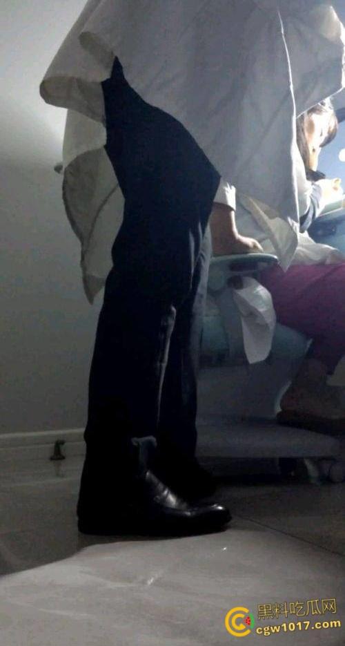 上班上累了去康复科找张姐,把她裤子脱了疯狂后入,小骚货小穴又紧又粉,要不是把我轰出去了,我肯定会肏她第二次 !-4