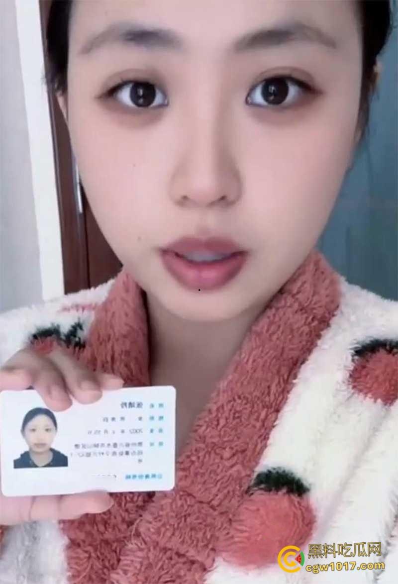 贵州爆乳嫩妹【张静玲】,手持身份证全裸自拍还债 ,浴缸岔腿揉穴自慰,巨乳晃到失焦,为了碎银甘当母狗!-4