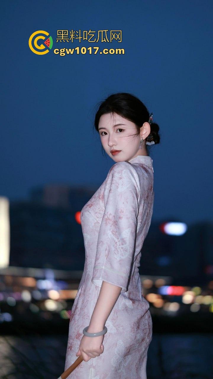 绿帽奴为刚做完爱的老婆清理小穴，用舌头360度无死角舔干净跟单男的爱液，堪比小米扫地机器人，这你受得了嘛！-1