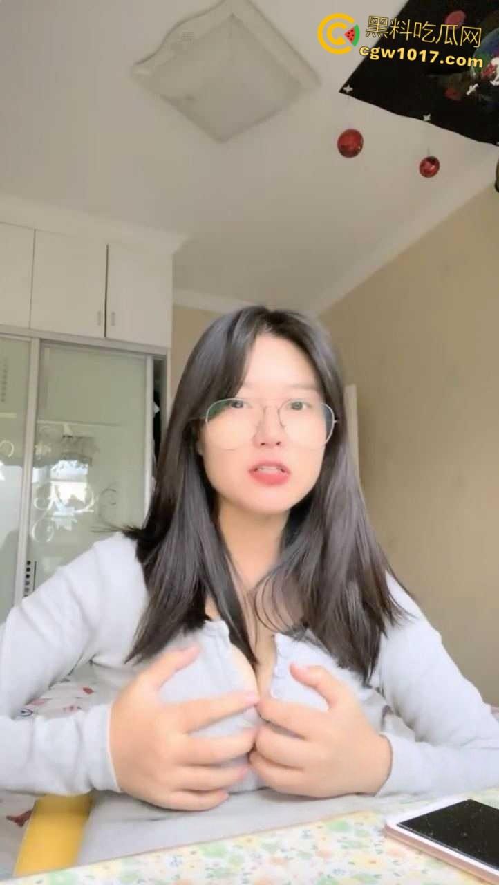 南京林业大学校花【何雯婷】,考研二战独居饥渴难耐,性感内裤塞个小玩具后继续学习,纯纯的清纯反差婊!-2