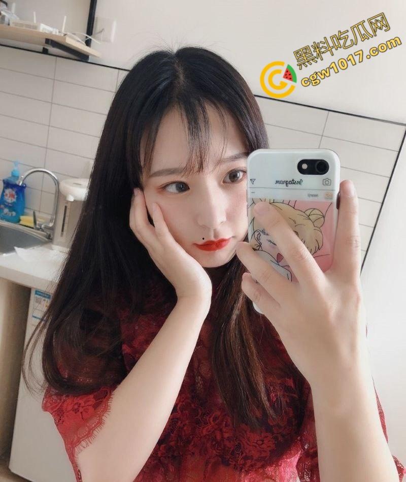 校园尤物,妖娆胴体引百男疯狂!金主震撼深喉舔骚态,粉嫩白虎穴受暴操,自慰视频满足欲望!-1